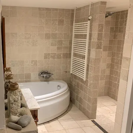 Luxury - Eik Aan De Dijk